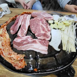 거북솥삼겹살 사진