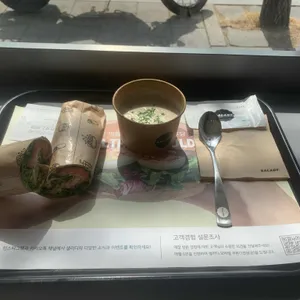 샐러디 사진