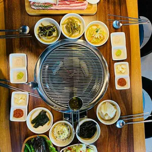 공작흑돼지 사진