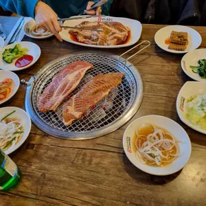 참버드나무집 사진