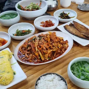 앞뜰식당 사진