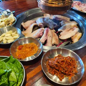 서현돼지 사진