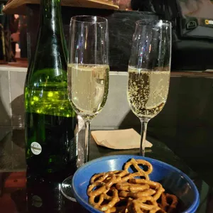 메이비 사진
