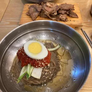 육쌈냉면 사진