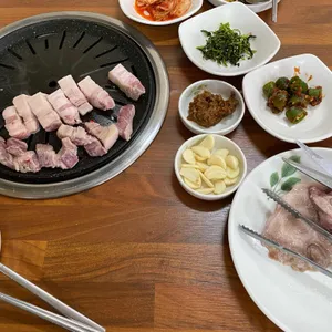 문경약돌돼지 참나무장작구이 사진