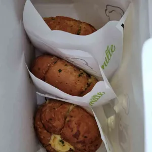 팡파미유 사진