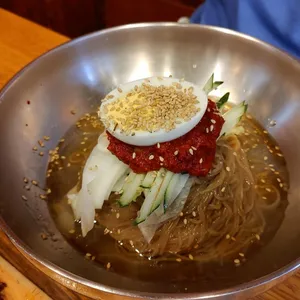 육쌈냉면 사진