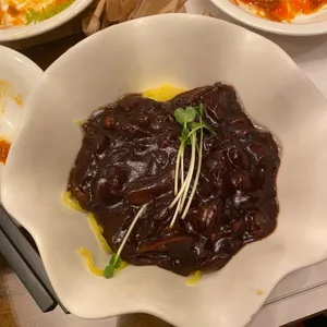 취홍 사진