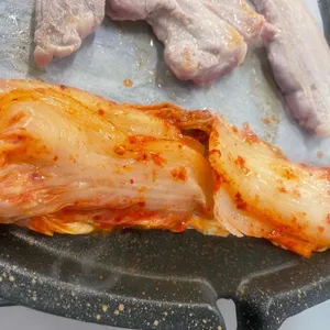 보물촌 꺼먹돼지 사진
