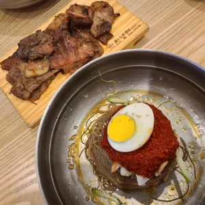 육쌈냉면 사진