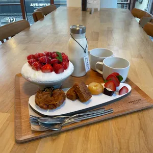 담장옆에국화꽃CCOT 리뷰 사진