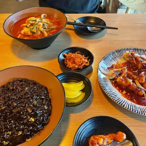 더첸 대표 사진
