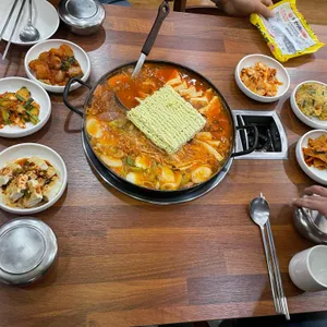 두꺼비부대찌개 사진