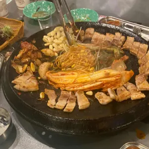 꼬장 솥뚜껑삼겹살 사진