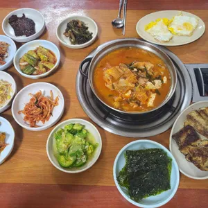 궁전 백반 삼겹살 사진