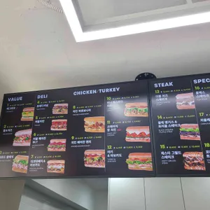 퀴즈노스 리뷰 사진