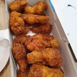 교촌치킨 사진