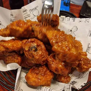 교촌치킨 사진