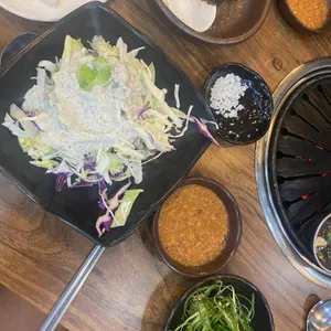 꿀꿀이통돼지 왕소금구이 사진