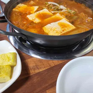 장모 묵은지흑돼지찌개 사진