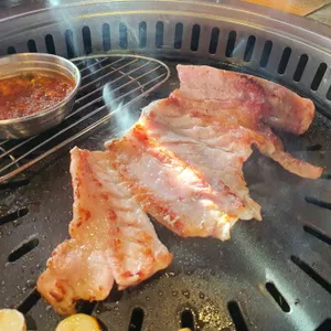 왕소금구이품절돼지 사진