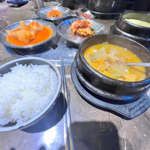 이우 다이닝 사진