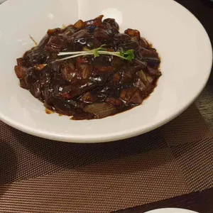 메이탄 사진