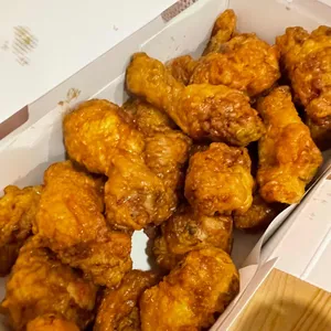 교촌치킨 사진