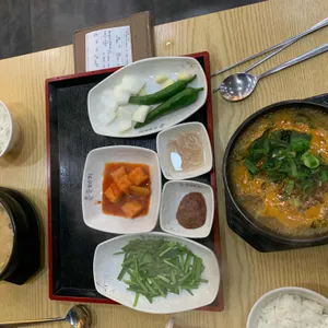 육뚝빼기국밥막국수 사진
