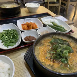 육뚝빼기국밥막국수 사진