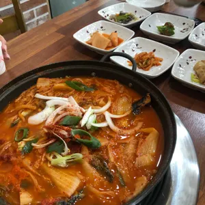 국화뜰 솥밥정식 사진