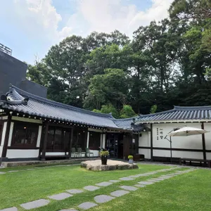 마당 리뷰 사진