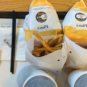 맘스터치 사진