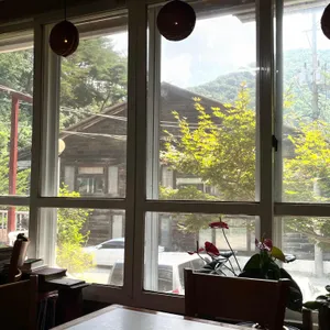 호숫가에서 리뷰 사진