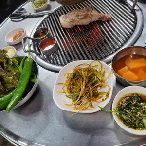 돈장군주먹고기 리뷰 사진