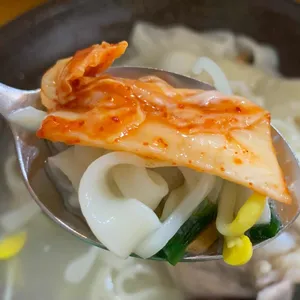 항아리 손 칼국수 사진