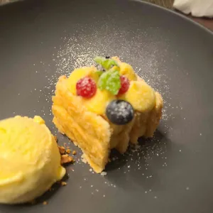 더화이트 사진