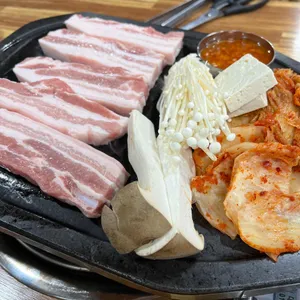 만년똥돼지 사진