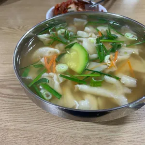 미러칼국수 사진