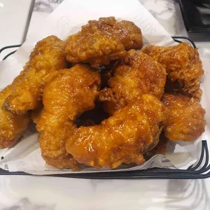 교촌치킨 사진