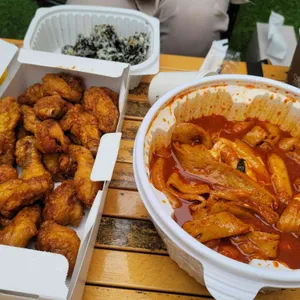 교촌치킨 사진