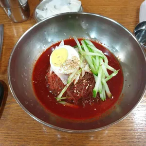 육쌈냉면 사진