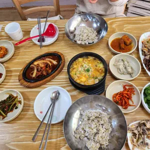 명성보리밥쌈밥 사진