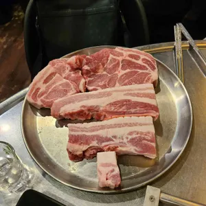 고기를 품다 사진