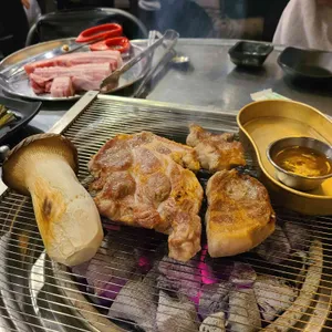 고기를 품다 사진