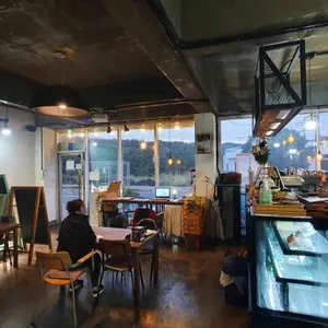 찰리스 리뷰 사진