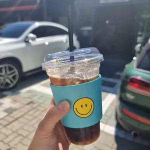 바위와 소나무 사진