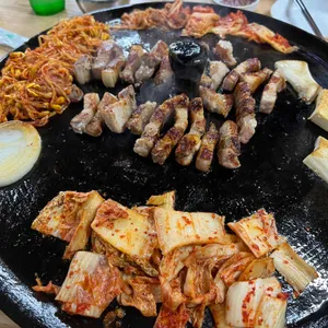 싹쓰리솥뚜껑김치삼겹살 사진
