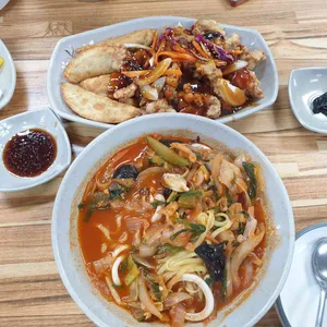 아우성 사진