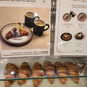 카페 포즈 리뷰 사진